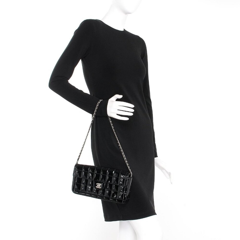 CHANEL Patent Leather East West Chocolate Bar Flap Bag Black Purse - Picture 2 of 13
